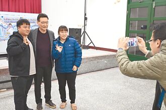 搶青年票 趙少康拋總統府實習生