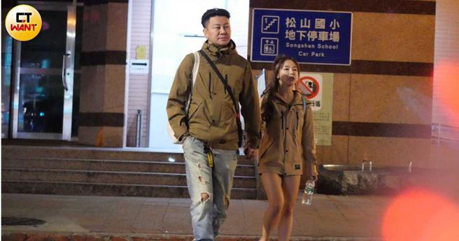 2021年本刊曾直擊巫苡萱跟男友Rex甜蜜約會，互動親暱。（圖／本刊攝影組）