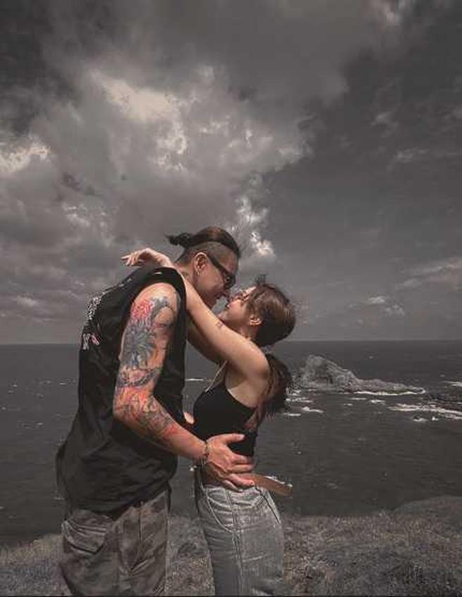 巫苡萱男友Rex曾在戀情曝光時喊「是該下個階段了」，但仍在拚事業的巫苡萱對戀情態度轉為低調。（圖／翻攝自Rex IG）