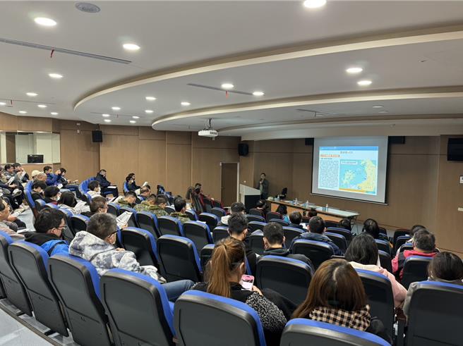 2024金门马拉松即将于1月6日至7日盛大登场，金门县政府邀集相关单位召开第2次筹备会，针对金门大桥赛道加强相关环节的筹备。（图／金门县政府提供）