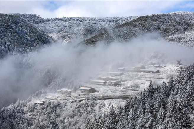 太平山森林遊樂區，介於海拔365至2000公尺之間，冬季強烈寒流來臨，區內海拔1000公尺以上據點，就有下雪機會。（宜蘭分署提供／吳佩蓉宜蘭傳真）