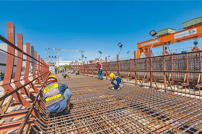 大陸全國居民人均可支配收入從2012年的人民幣1萬6510元增加到2022年的3萬6883元，扣除價格因素，10年增長83％，增速快於經濟增長。（示意圖／本報資料照）