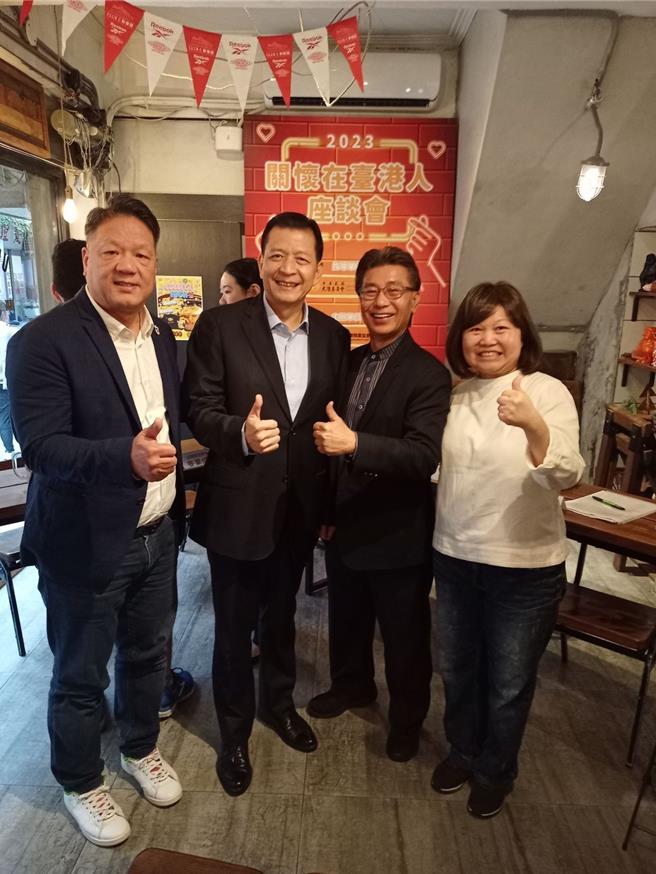 陸委會及策進會19日與台北市港澳商業協會合作舉辦「關懷在台港人座談會」，策進會祕書長盧長水與主辦單位人員合影。（翻攝自策進會網站）