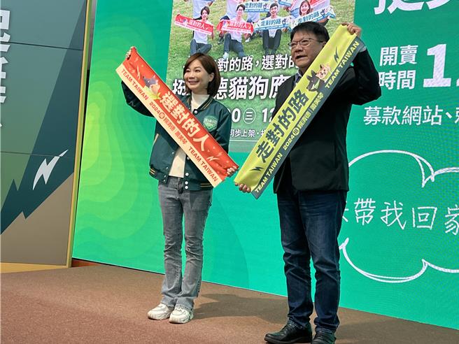 潘孟安（右）回应今晚赖清德政见发表会相关问题。曾薏苹摄