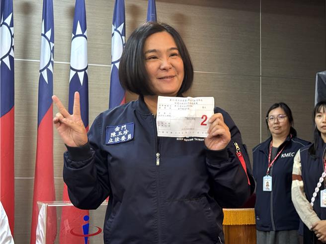 尋求「3連霸」的國民黨女戰神抽中2號，打出「文武雙全、金門勝利」口號。(于家麒攝)