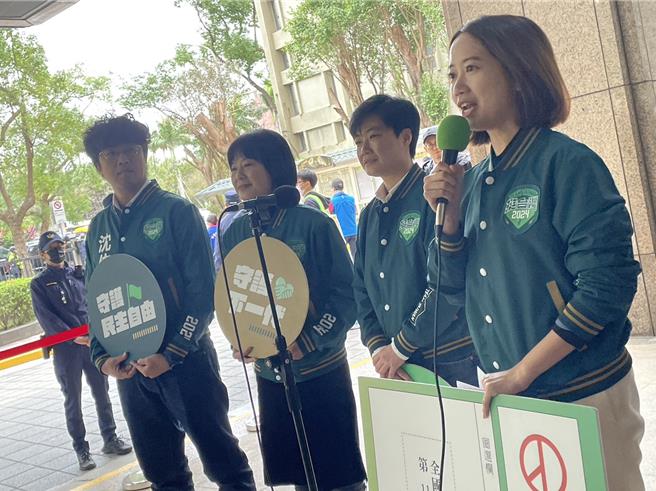 民進黨政黨票抽6號，民進黨副秘書長楊懿珊表示，所有數字都是最好的數字，但對於不分區可能落後國民黨，她認為，所有政黨應該有危機意識，沒有人該有偏安心態或覺得自己一定會有安全席次。（蔡雯如攝）