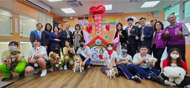 树德家商锁定毛经济，今年新设立了宠物经营科。（高市树德家商提供／杨舒婷高雄传真）