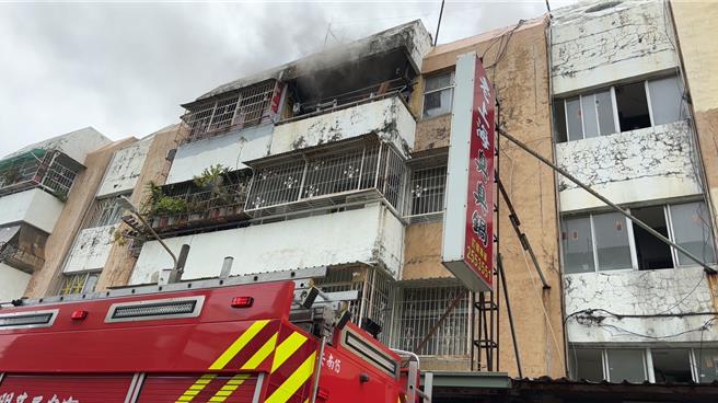 安南区一处民宅20日上午火警，4楼发现一名23岁女子逃生OHCA。（读者提供／曹婷婷台南传真）