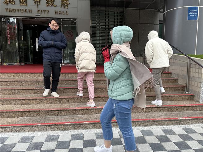 桃园市卫生局特别提醒三高患者、心血管疾病等慢性病患者及长者，需特别注意日常保暖。（桃园市卫生局提供／陈梦茹桃园传真）