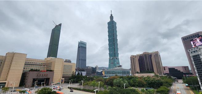 台北101大樓以公告土地現值每平方公尺200.1萬元，換算每坪約661.5萬元，第11度蟬連台北市地王。(黃敬文攝)