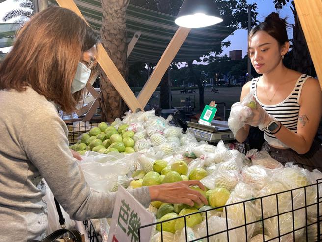 每月第四个礼拜六、日在凹子底森林公园举办，已成为许多民眾每月的固定行程（图片来源：高雄市农业局提供）
