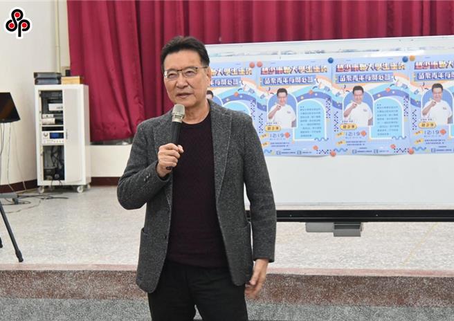 國民黨副總統候選人趙少康19日前往苗栗縣苗栗市高苗里社區活動中心，出席苗栗聯合大學學生座談會。（李京昇攝）