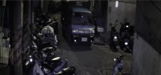 2023年12月20日新北市／員警調閱相關監視器後，發現多起竊盜皆為同一人所為，並鎖定43歲張姓犯嫌，深入調查發現張嫌在土城共偷竊5輛機車及1輛小貨車。（新北市土城警分局提供／劉瑋晴新北傳真）