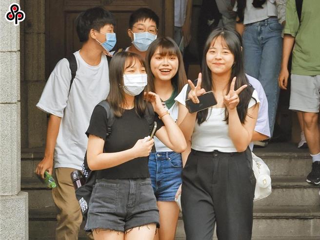 行政院将在明年2月开始补助私校大专生一年新台币3.5万元学费。（本报资料照）