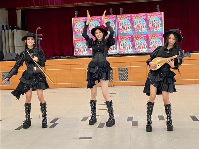 彰化市公所為將於12月31日晚上6點整起在彰化市旭光西路舉辦跨年晚會，無雙樂團20日在彰化生活藝文館預演當時演出曲目。（孫英哲攝）