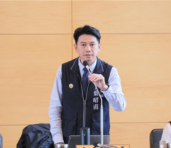 台中市交通局长叶昭甫20日在议会对未报告就追加水湳转运中心预算致歉。(林欣仪摄)