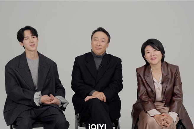 柳演錫（左起）、李星民、李姃垠日前為《運氣好的日子》接受台灣媒體訪問。（愛奇藝國際站提供）