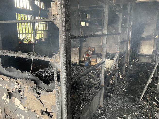 埔里镇中山一路1栋透天厝作为套房、雅房出租，20日上午11时许起火，屋内烧得面目全非。（民眾提供／杨静茹南投传真）