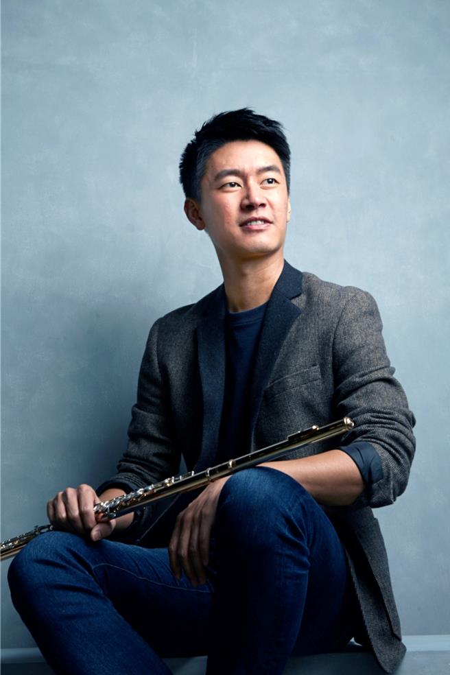 有「長笛王子」封號的長笛家胡志瑋，今年聖誕節下午將在衛武營國家藝術中心表演廳演出，精選多首名曲，陪樂迷過聖誕。（新象藝術提供／李欣恬台北傳真）