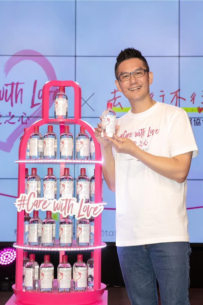  何戎今出席公益活動。（何戎提供）