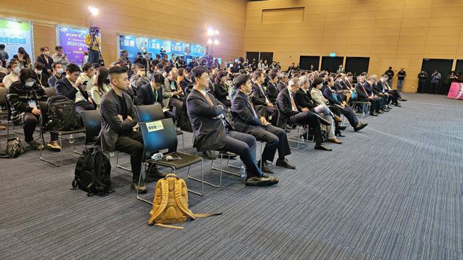 第二屆高雄市智慧城市推動委員年會，委員顧問有數位與淨零之領域精英與會。（圖片來源：記者 賴君欣 攝）