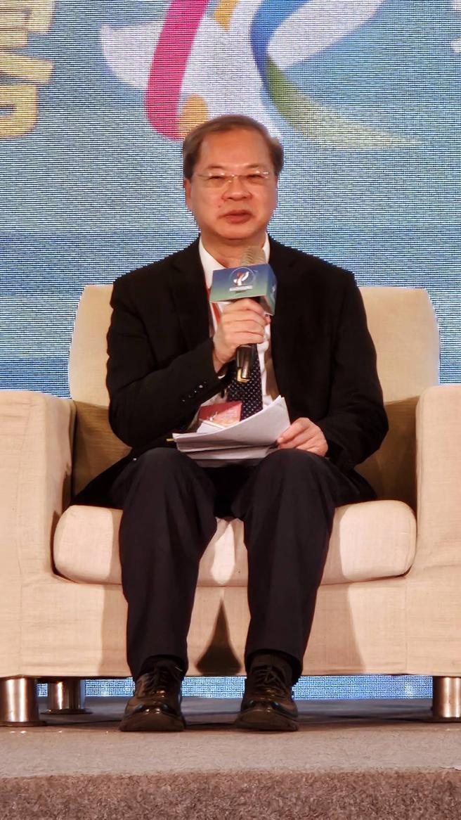 龔明鑫指出未來各國人口有集中於城市的趨勢，減少碳排從城市進行推動是一個很好的方向（圖片來源：剛雄市新聞局提供）