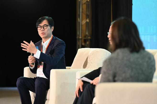 陳其邁表示現在高雄也用數位與淨零雙軸轉型的解決方案，做為高雄與國際的交流的項目。（圖片來源：剛雄市新聞局提供）