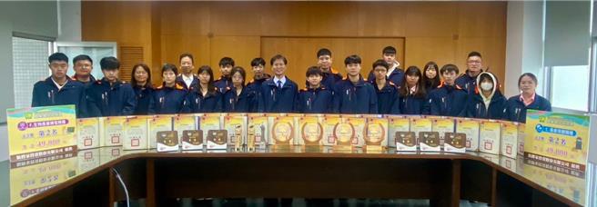 全国高中技艺竞赛，苗栗农工斩获佳绩，得5座金手奖、14项优胜、2团体奖佳绩。（校方提供／李京升苗栗传真）