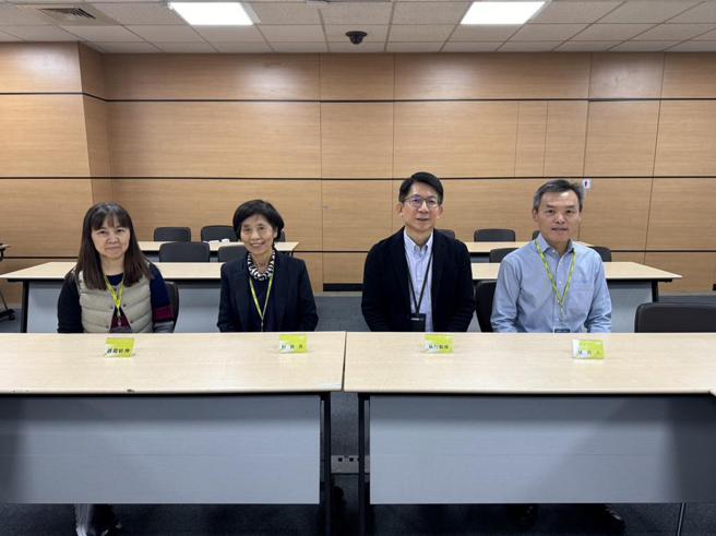 由左至右为神脑总管理部副总游彩虹、财务长陈妙玲、 执行副总廖基宏、经营管理部资深协理暨发言人陈嘉麒。图／神脑国际提供