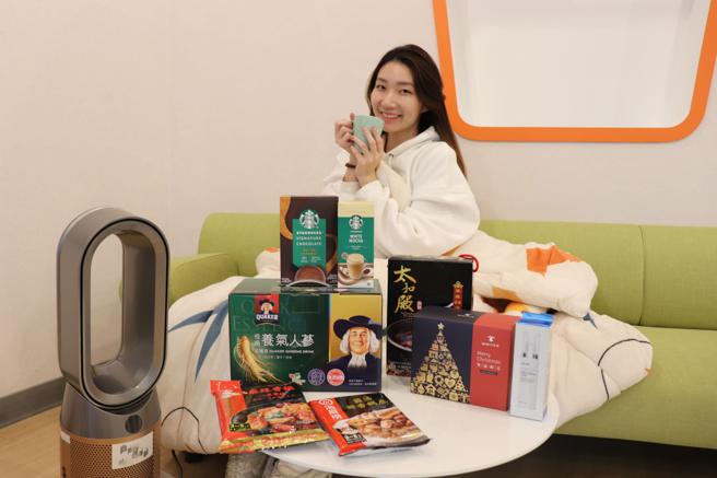 蝦皮購物「12.25商城狂購節」除了有暖胃食物還有超殺折扣的3C夯品。（蝦皮購物提供／古明弘台北傳真）