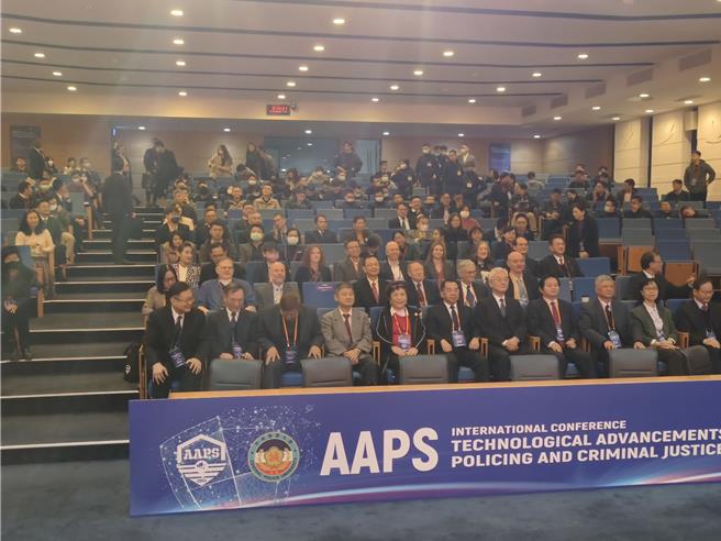 中央警察大学及亚洲警察研究学会20日举办「2023年科技警政与刑事司法国际研讨会」，邀请世界各国及台湾专家学者参与，共5场专题演讲、32篇论文发表与评论。（赖佑维摄）