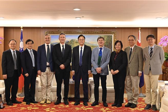 桃园市长张善政今日于市政府分别接见纽西兰奥克兰市议员及日本宫崎县议会日台友好议员联盟访问团。(秘书处提供／蔡依珍桃园传真)