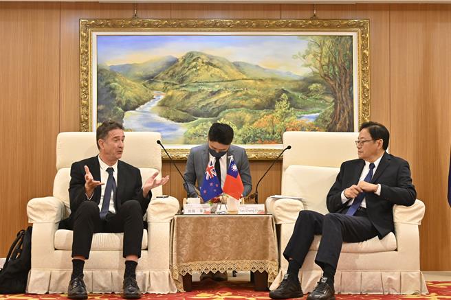 桃园市长张善政今日于市政府分别接见纽西兰奥克兰市议员及日本宫崎县议会日台友好议员联盟访问团。(秘书处提供／蔡依珍桃园传真)