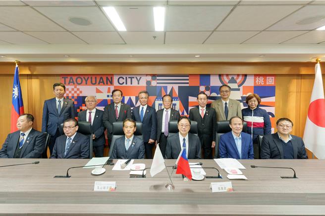 桃园市长张善政今日于市政府分别接见纽西兰奥克兰市议员及日本宫崎县议会日台友好议员联盟访问团。(秘书处提供／蔡依珍桃园传真)