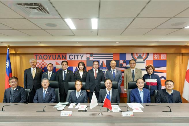 桃园市长张善政今日于市政府分别接见纽西兰奥克兰市议员及日本宫崎县议会日台友好议员联盟访问团。(秘书处提供／蔡依珍桃园传真)