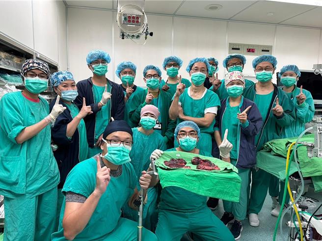 三军总医院完成首例双侧肺臟移植手术。（三总提供）