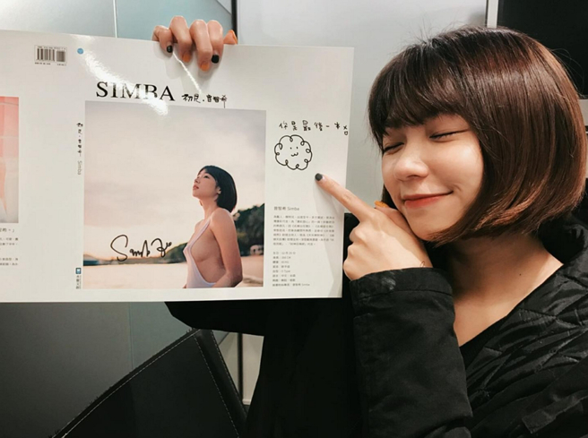 曾智希過去寫真書性感封面照又被網友挖出引朝聖。（圖／摘自曾智希臉書）