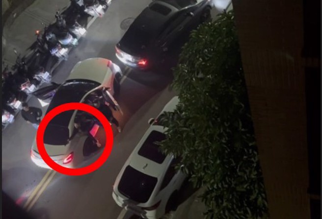 民眾手机录下有民眾纠纷，有男子不断开枪。（翻摄画面）