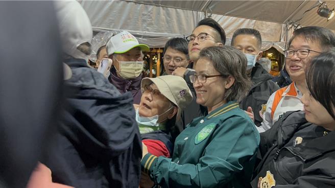 2023年12月20日新北市／蕭美琴呼籲新莊鄉親支持「賴蕭配」，因為他們去拚外交不會給台灣人漏氣，因為他們這組就是拚民主。（劉瑋晴攝）