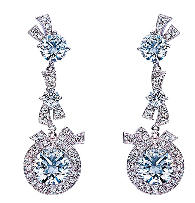 板桥大远百JOY COLORI星星相爱耳环2ct，单边推荐价34万2000元。（远百提供）