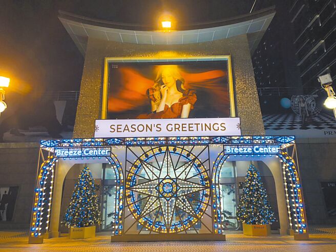 微風廣場以千顆燈飾打造滿天星斗。（微風提供）