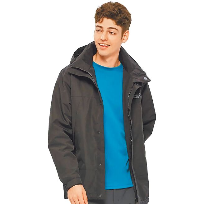 京站的Jack Wolfskin飛狼「男款經典款防風防潑水保暖外套」，原價6880元、特價5504元。（京站提供）