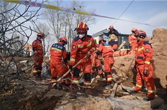 甘肅積石山地震已致135人遇難 凌晨發生規模4.1餘震