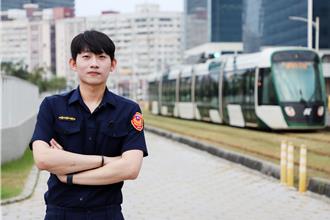 歲末年終聚會多 高雄帥警拍片宣導「酒後找代駕」