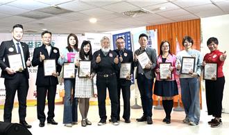 圣诞节前夕 港都电台号召企业 关怀失智症及巴金森氏症病友