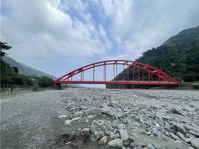 台东县太麻里乡金崙野溪温泉原是天冷泡汤好去处，近日陆续传出断水消息。（蔡旻妤摄）