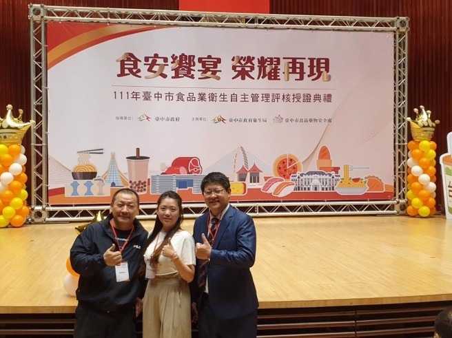 中市府員工餐廳落實永續環保，為共同響應綠色環保活動盡一份力，獲環保署頒獎肯定。(圖/臺中市政府秘書處提供)