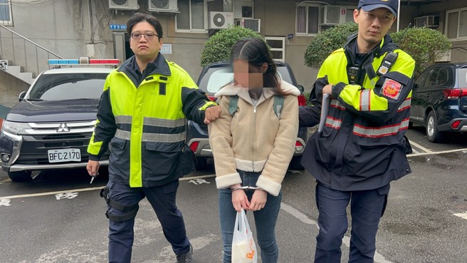24歲香港正妹來台打工當車手，IG限動暴露行蹤，遭警方張握逮捕送辦。（翻攝畫面）