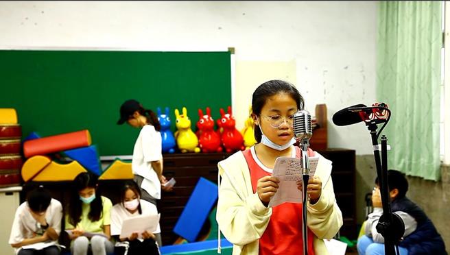 北埔国小今年透过「家乡声音地景」数位录音课程，用英语介绍在地家乡地景。（新竹县府提供／邱立雅竹县传真）