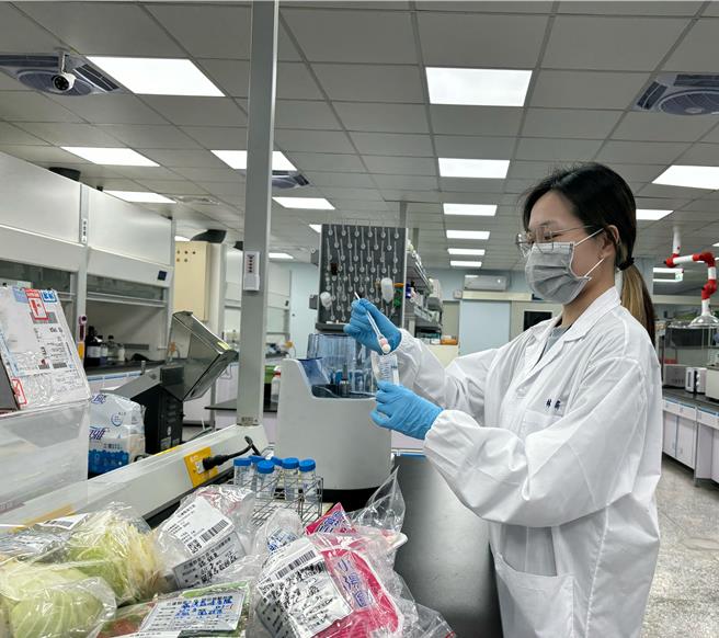 卫生局执行「冬至应景食品抽验专案」，检验超商卖场贩售食材，是否农药残留、动物用药、重金属等，结果出炉。（花莲县衞生局提供／王志伟花莲传真）
